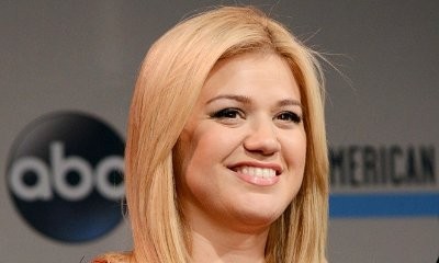 Someone Calls Kelly Clarkson 'Fat.' See Her Epic Comeback