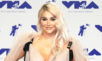 Kesha Sparks Pregnancy Rumors at 2017 MTV VMAs