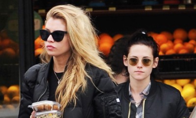 Kristen Stewart and Stella Maxwell Flaunt Serious PDA on NYC Sidewalk