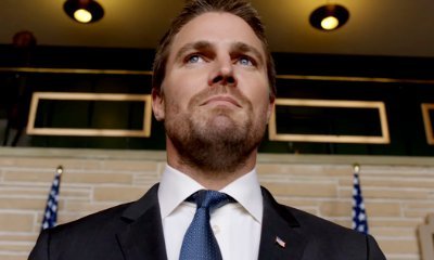 New 'Arrow' Clip Confirms Bruce Wayne Exists in Arrowverse