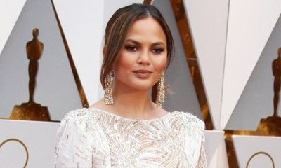 Chrissy Teigen Surprises Waitress With $1,000 Tip