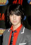 Joe Jonas NOT Dating Chelsea Staub