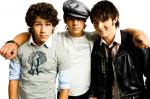 Jonas Brothers Debut 'Paranoid' Music Video