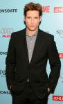 Peter Facinelli Says Kristen Stewart Has Shaky Knee Syndrome