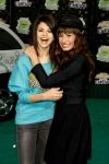 Demi Lovato, Selena Gomez to Present 2009 American Music Awards