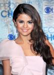 Selena Gomez Clearing Twitter and Facebook After Being Hacked