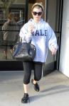 Jessica Simpson Confides in Mom to Run Fashion Business