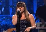 Video: Kelly Clarkson Performing on 'Saturday Night Live'