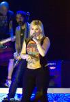 Kelly Clarkson Gets Engaged, Shows Off Huge Diamond Ring