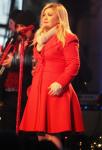 Kelly Clarkson Tweets Announcement on Baby's Gender