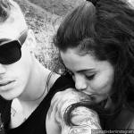 Justin Bieber Posts Photo of Selena Gomez Kissing His Shoulder Amid Split Rumors