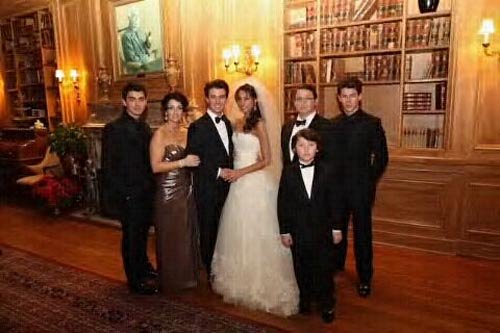 Kevin Jonas And Wife Celebrated First Wedding Anniversary At Kevin Jonas And Wife Celebrated First Wedding Anniversary At Disney World