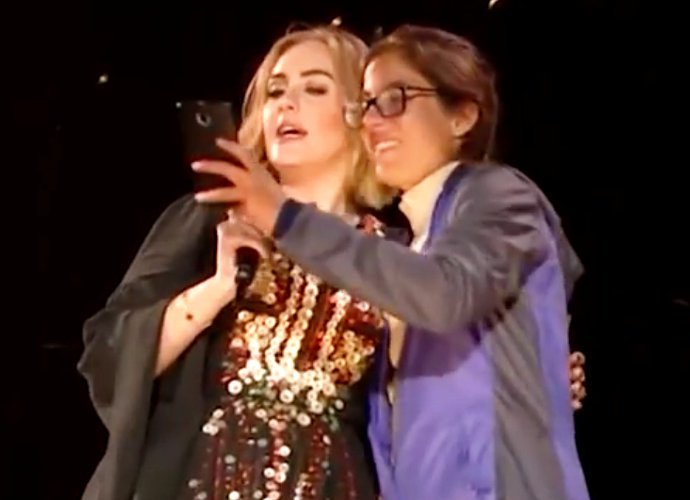 Adele Burps While Taking Selfie With a Fan Onstage. See the Hilarious Video