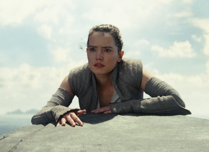 Daisy Ridley Coyly Reacts to Rey's Possible Turn to the Dark Side in 'Star Wars: The Last Jedi'