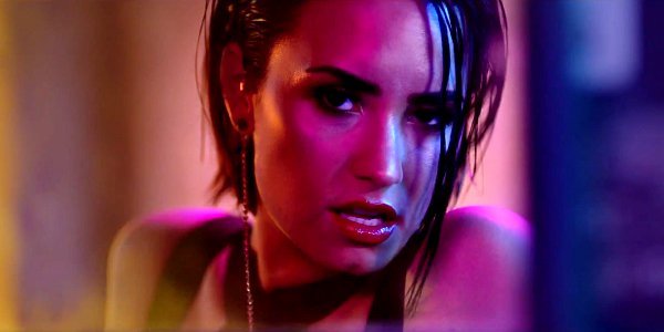 Demi Lovato Flaunts Amazing Body in 'Cool for the Summer' Music Video