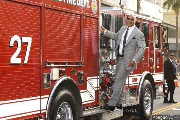 Dwayne 'The Rock' Johnson Rides Fire Truck to 'San Andreas' Hollywood Premiere