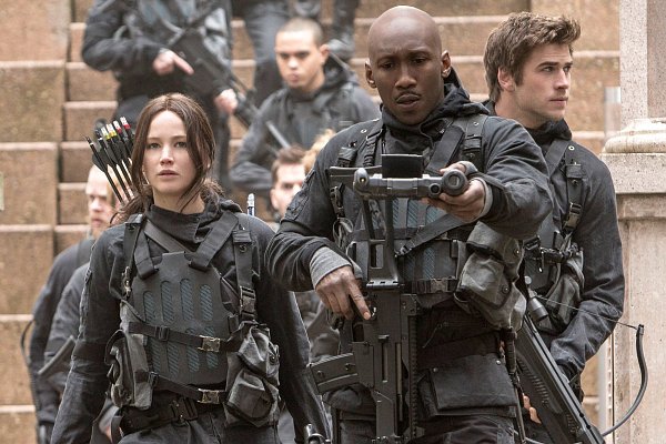'Hunger Games: Mockingjay, Part 2' New Image: Katniss Heads Into Battle