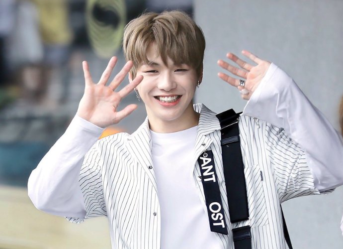 Wanna One's Kang Daniel Caught on a Date With Special Lady in Busan