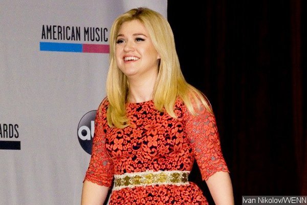 Kelly Clarkson Readies New Album 'Piece by Piece'  for March