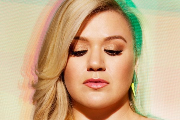 Kelly Clarkson Releases Another New Track 'Take You High'