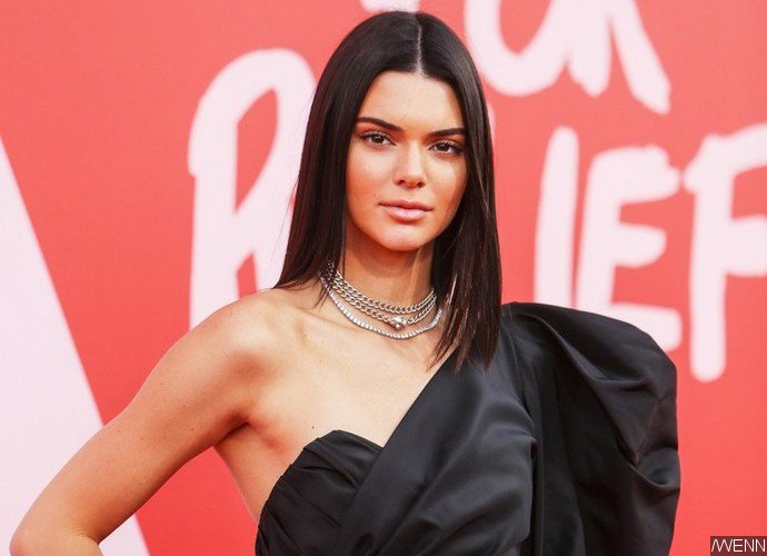 Kendall Jenner Fires Back at Brooklyn Bar for Claiming She Left No Tip