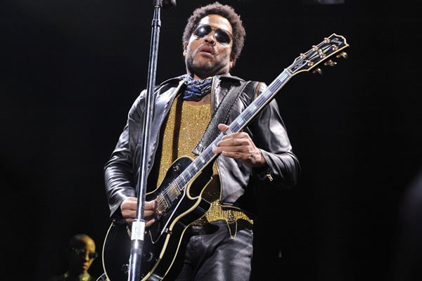Lenny Kravitz Splits His Pants, Exposes His Penis on Stage in Sweden