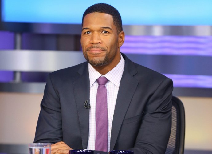 Michael Strahan Returns to 'GMA' After Losing a 'Little Bit' of His Pinky Finger in Accident