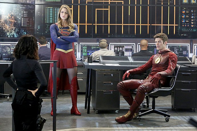 Here's First Footage and New Photos of 'Supergirl' / 'The Flash' Crossover