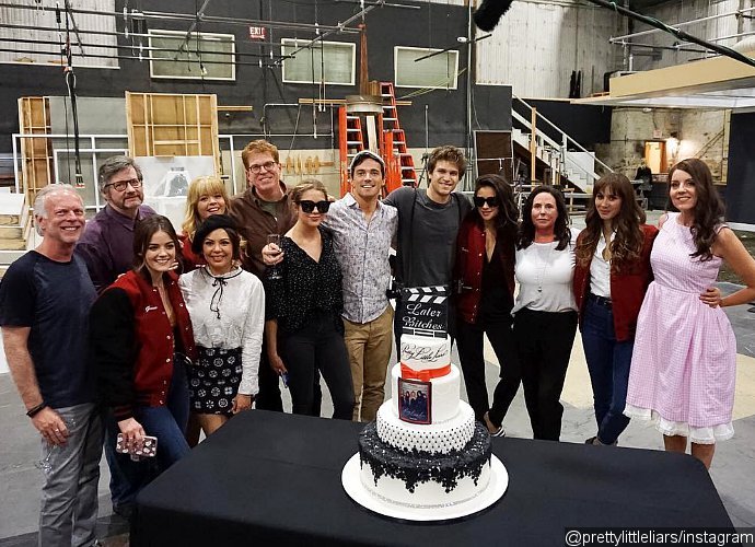 See Photos of 'Pretty Little Liars' Stars on Last Day of Filming Series Finale
