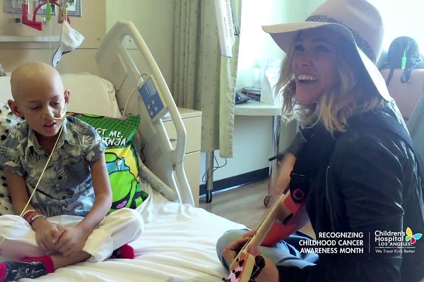 Video: Rachel Platten Sings 'Fight Song' With 7-Year-Old Cancer Patient