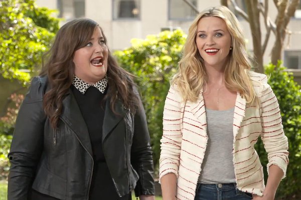 Reese Witherspoon Makes Aidy Bryant Cry in 'SNL' Promo