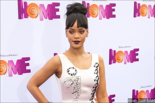Rihanna Denies She Snorted Cocaine at Coachella