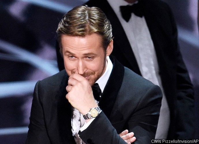 Ryan Gosling Explains His Giggle During Oscar Fiasco
