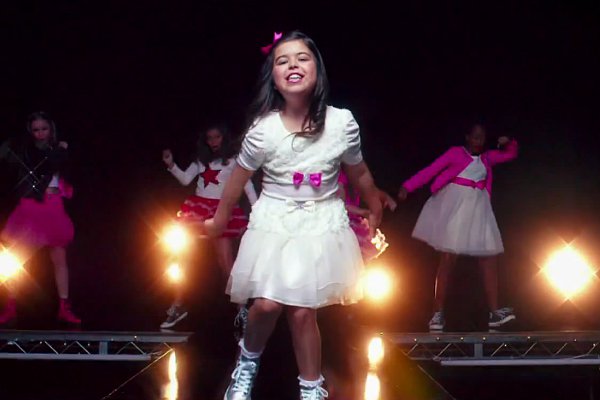 Sophia Grace Ditches Rosie for a Party With Her 'Best Friends' in New Music Video