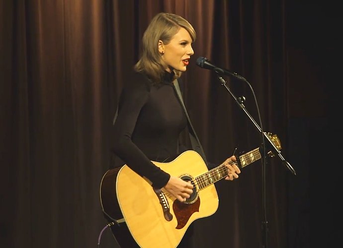 Taylor Swift Strips Down 'Blank Space' in Grammy Museum Performance