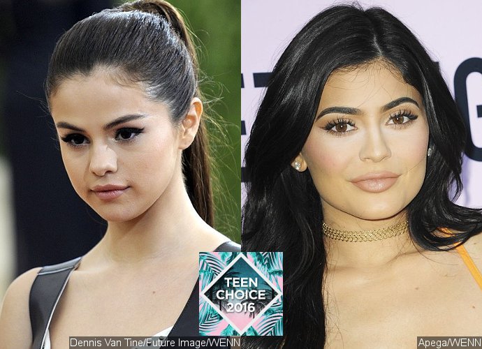 Teen Choice Awards 2016: Selena Gomez Is Queen of Instagram, Kylie Jenner Rules Snapchat