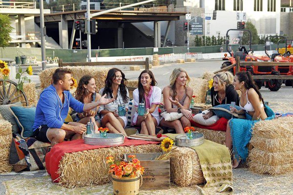 'The Bachelor' Recap: Chris Soules Dumps Drinker, Keeps Weird Girls
