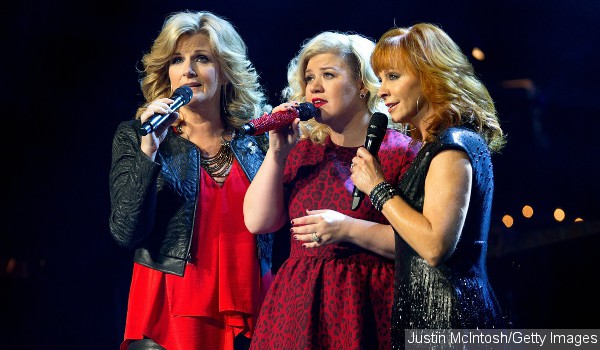 Video: Kelly Clarkson Performs 'Silent Night' With Reba McEntire and Trisha Yearwood