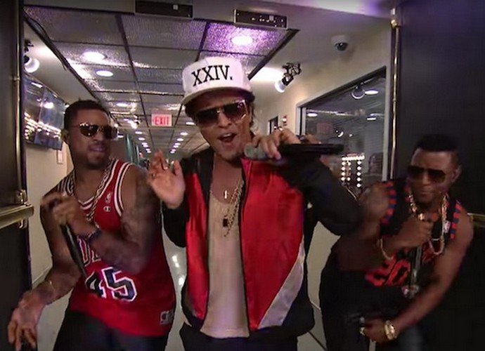 Watch: Bruno Mars Debuts Brand New Song 'Chunky' on 'SNL'