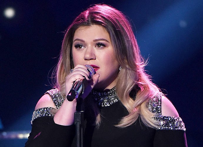 Find Out Why Kelly Clarkson Broke Down in Tears When Singing 'Piece by Piece'