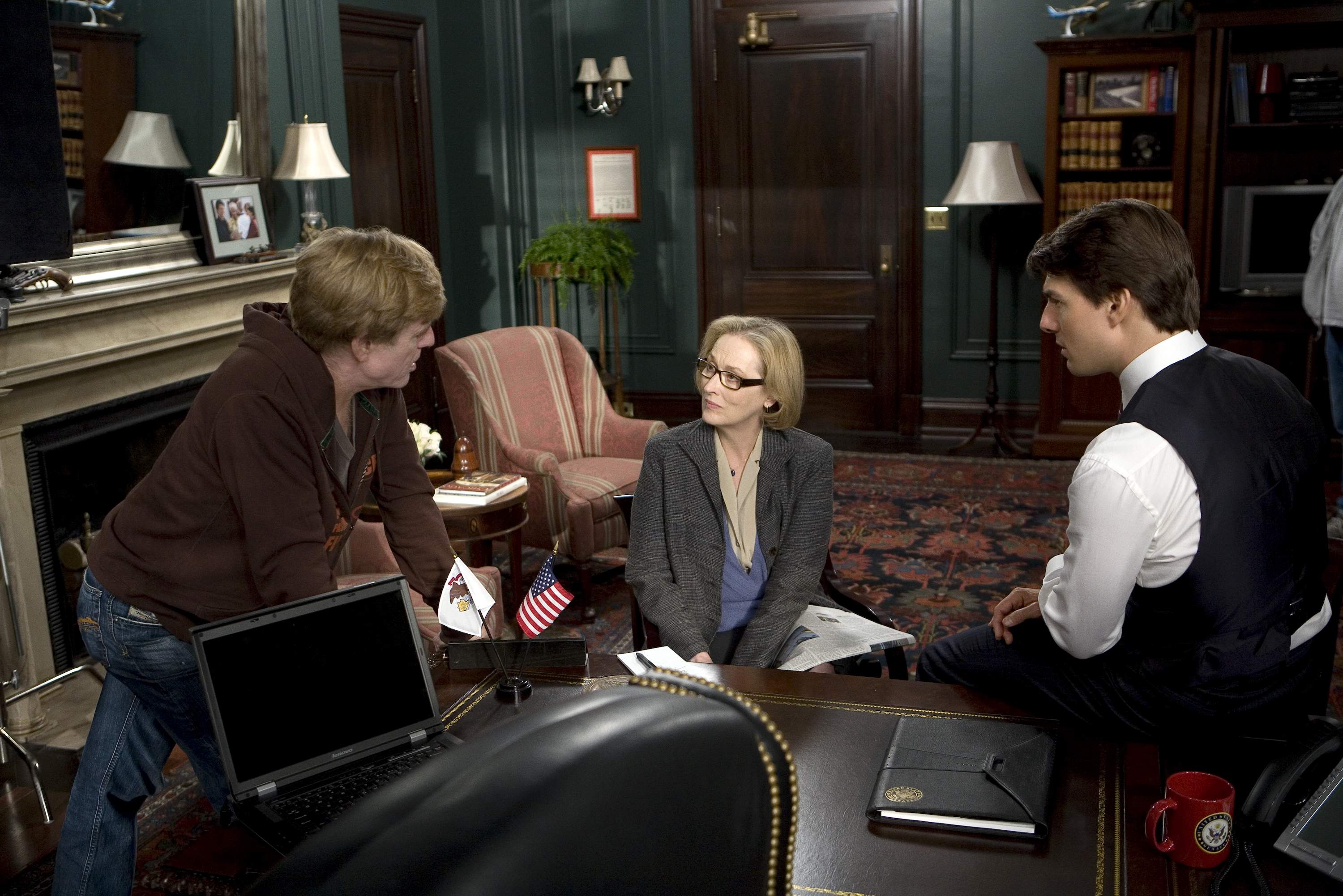 Director & star ROBERT REDFORD, MERYL STREEP and TOM CRUISE on the set of United Artists/MGM Pictures' LIONS FOR LAMBS (2007). Photo by: David James.
