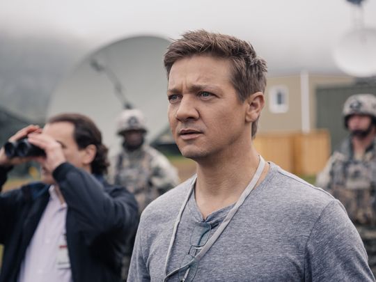 Jeremy Renner stars as Ian Donnelly in Paramount Pictures' Arrival (2016)