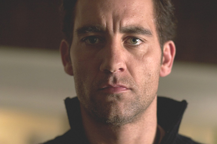 Clive Owen as Larry in Columbia Pictures' Closer (2004)