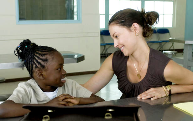 Ogechi Egonu stars as Alike and Ashley Judd stars as Denise Frankel in The Weinstein Company's Crossing Over (2008). Photo credit by Dale Robinette.