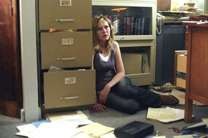 Kirsten Dunst as Mary in Focus Features' Eternal Sunshine of the Spotless Mind (2004)