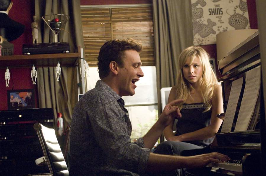 Jason Segel as Peter Bretter and Kristen Bell as Sarah Marshall in Universal Pictures' Forgetting Sarah Marshall (2008)