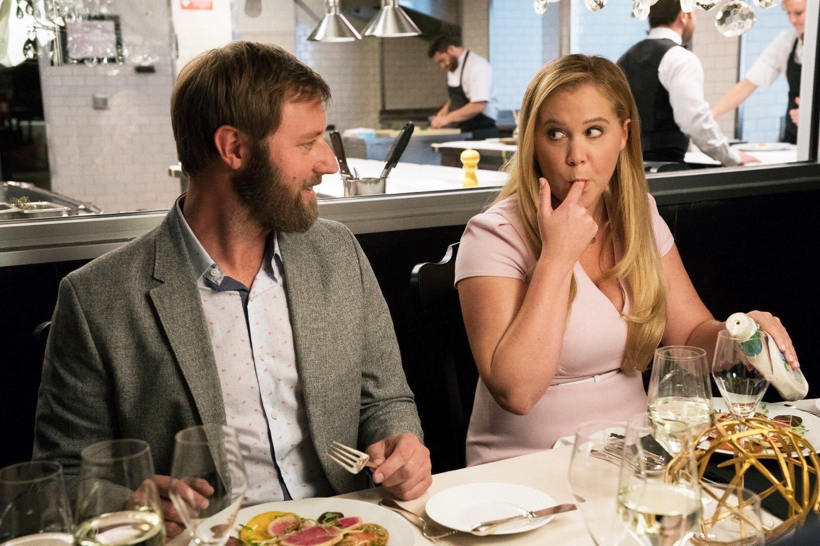 Rory Scovel and Amy Schumer (Renee Barrett) in STX Entertainment's I Feel Pretty (2018)