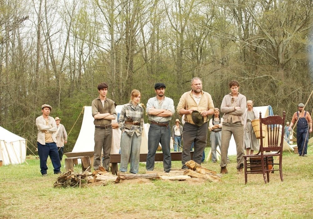 Nat Wolff, Analeigh Tipton, James Franco and Vincent D'Onofrio in Momentum Pictures' In Dubious Battle (2017)