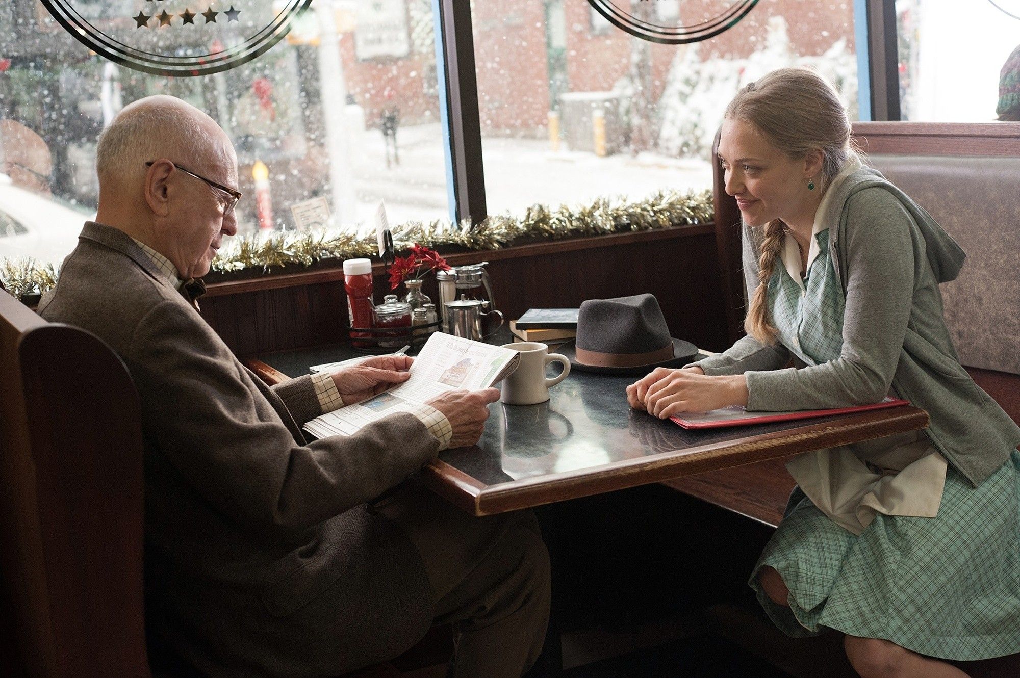 Alan Arkin and Amanda Seyfried in CBS Films' Love the Coopers (2015)
