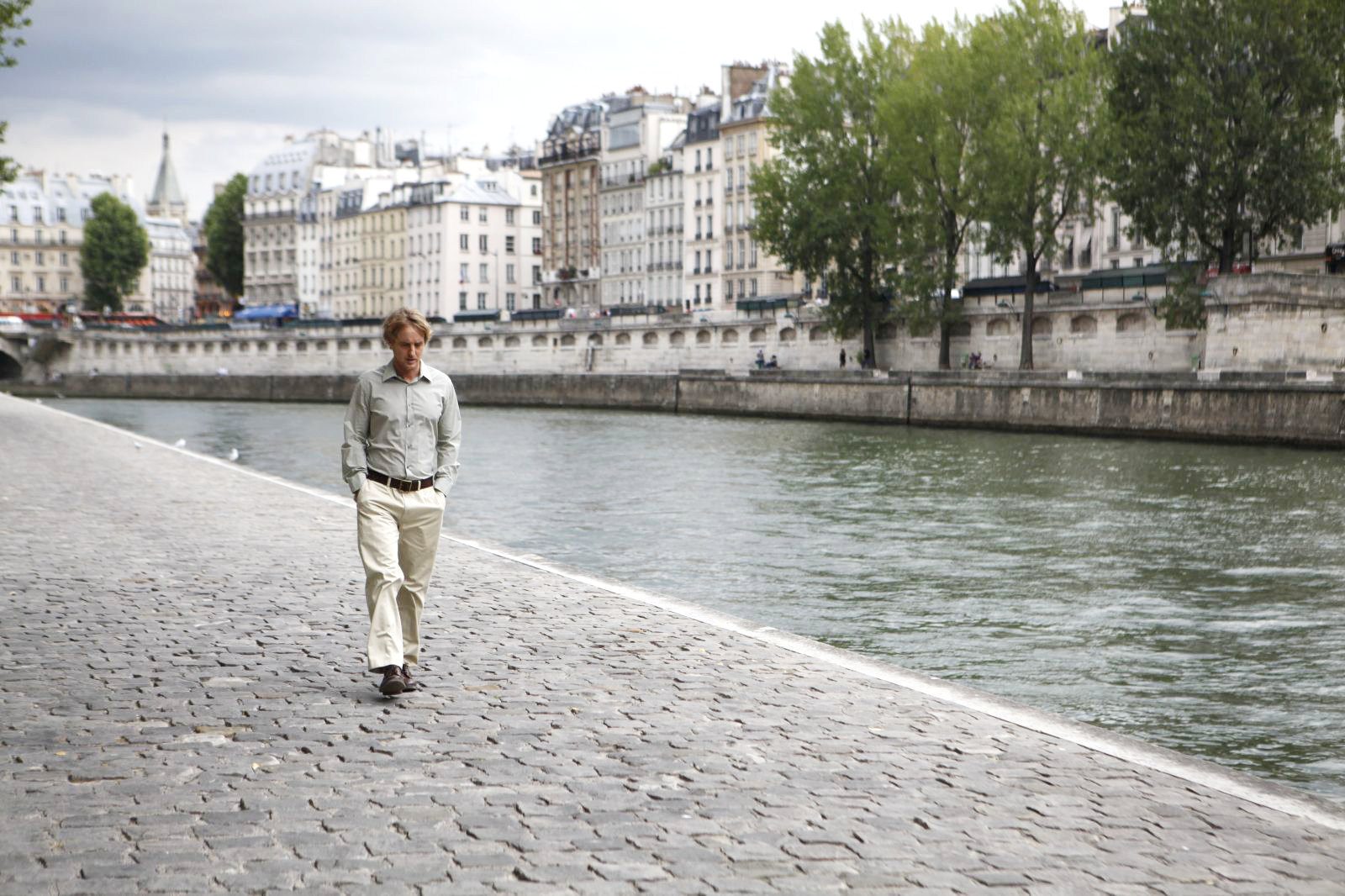 Owen Wilson stars as Gil in Sony Pictures Classics' Midnight in Paris (2011). Photo credit by Roger Arpajou.